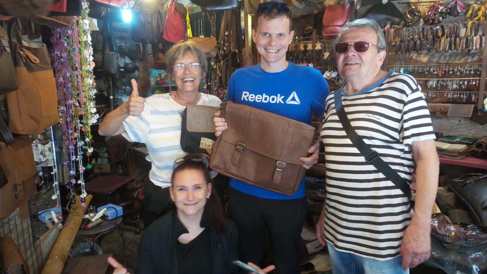 Mutlu-musteri-evrak-cantasi