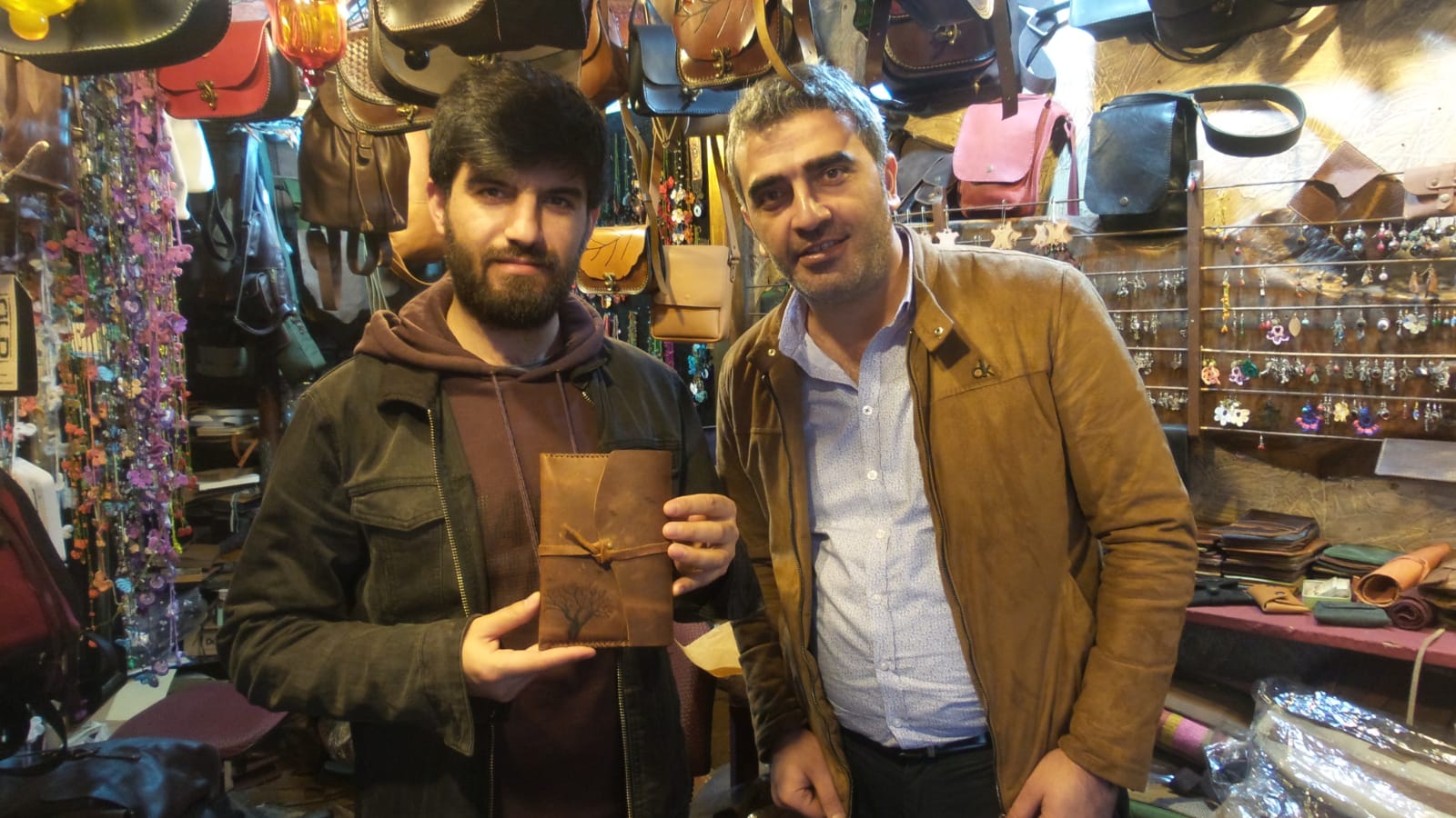 Deri Defterini Teslim Alan Mutlu Müşterimiz