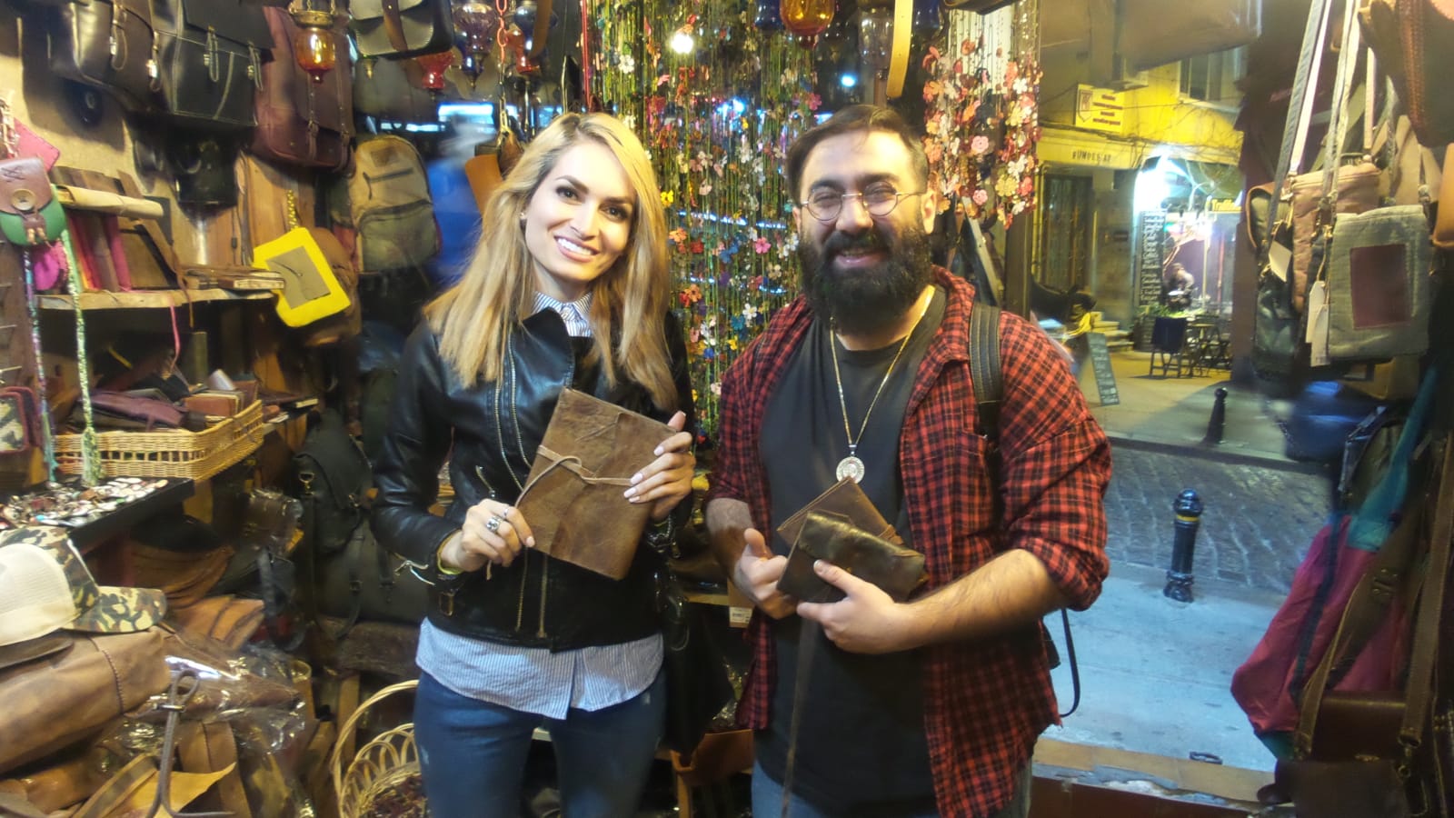 Deri El Yapımı Eşyalarını Teslim Alan Mutlu Müşterimiz