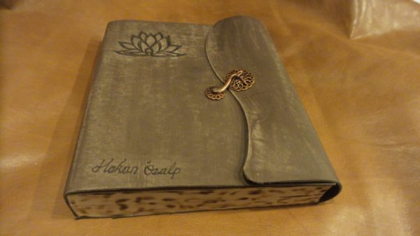 Çiçek Desenli Tokalı Deri Defter