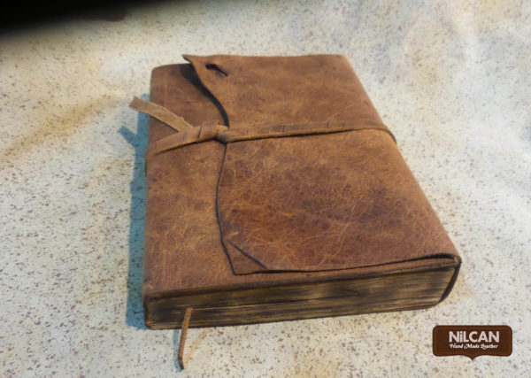 El Yapımı Deri Kaplı Bağcıklı Defter